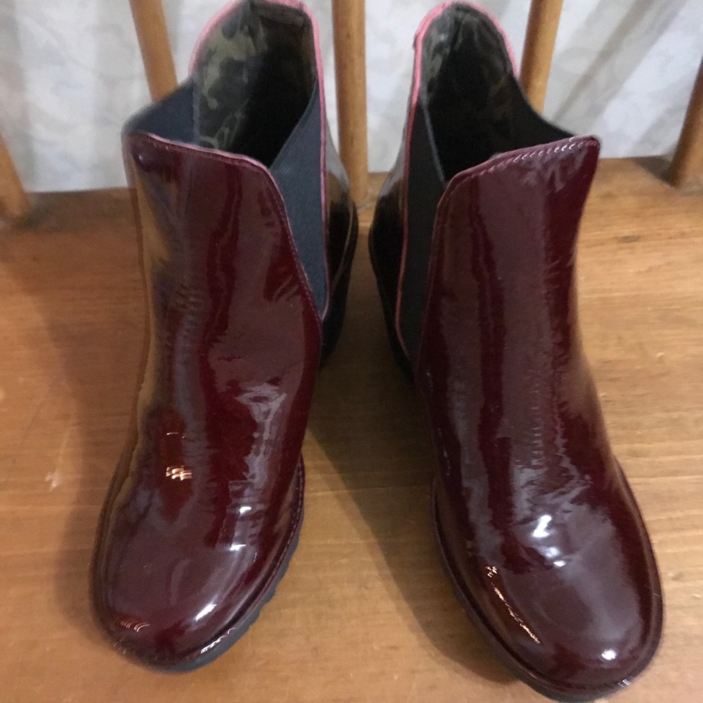 Never worn Fly London boots